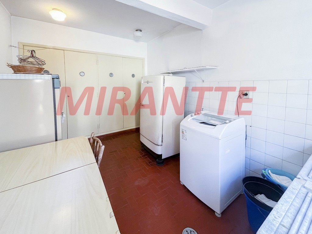 Cond. fechado de 306m² com 3 quartos em Santana