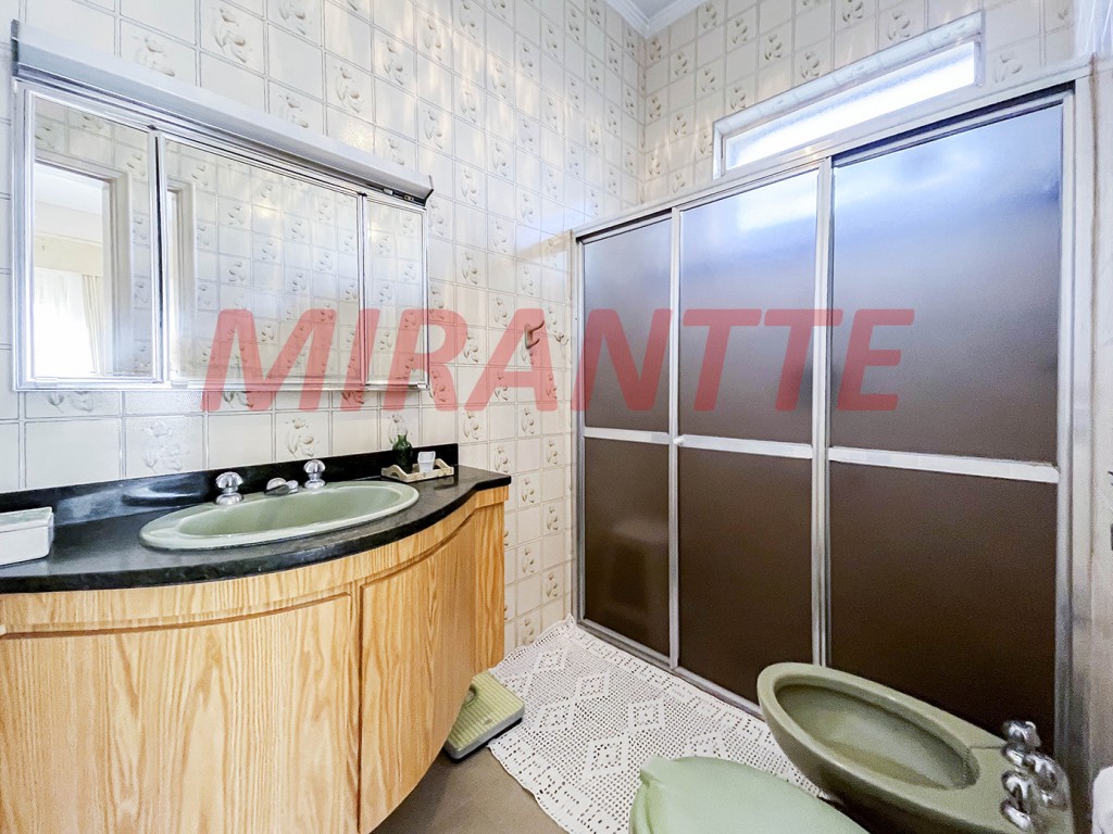 Cond. fechado de 306m² com 3 quartos em Santana