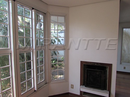Sobrado de 224m² com 4 quartos em Alto de Pinheiros