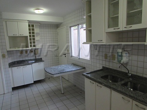 Sobrado de 224m² com 4 quartos em Alto de Pinheiros