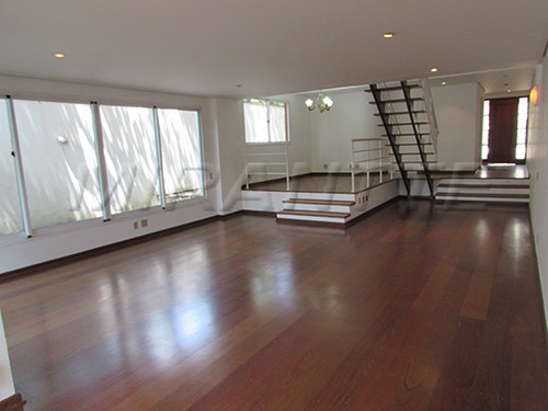 Sobrado de 224m² com 4 quartos em Alto de Pinheiros
