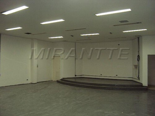 Comercial de 1000m² em Bela Vista