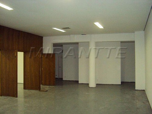 Comercial de 1000m² em Bela Vista