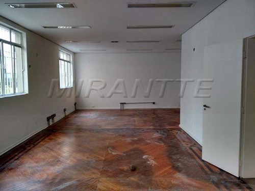 Comercial de 1000m² em Bela Vista