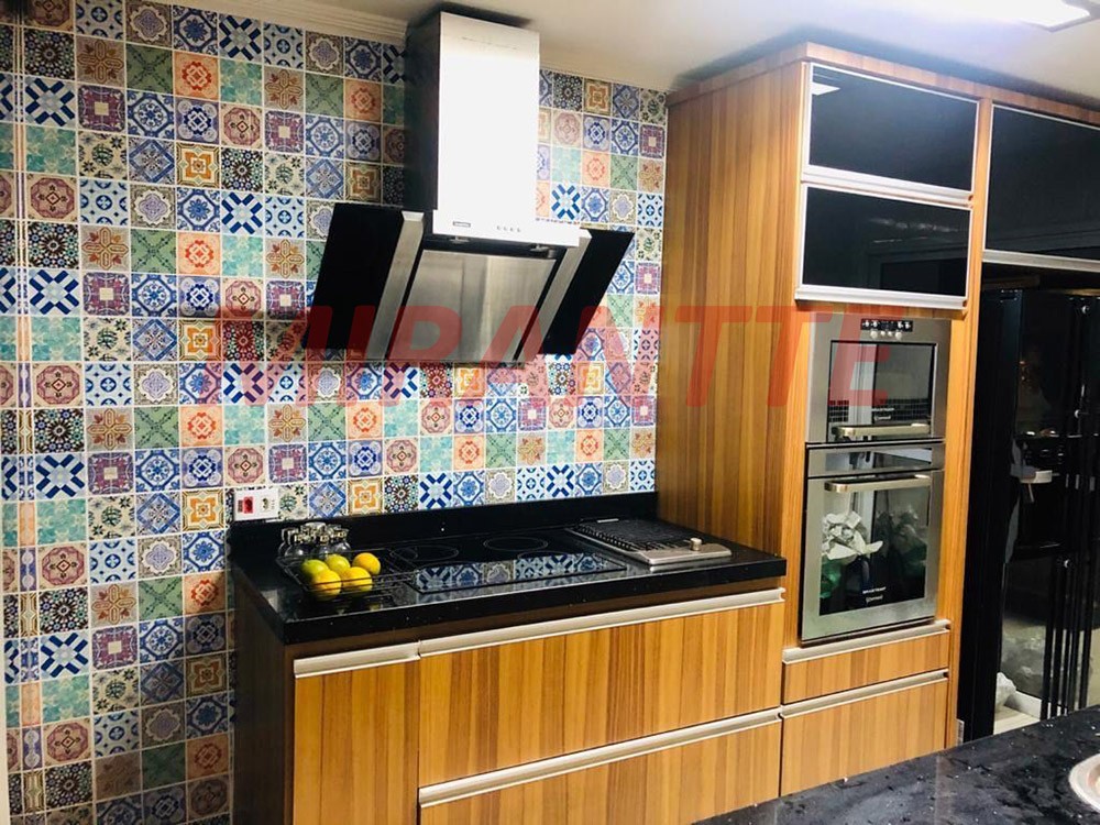 Cond. fechado de 240m² com 3 quartos em Horto Florestal
