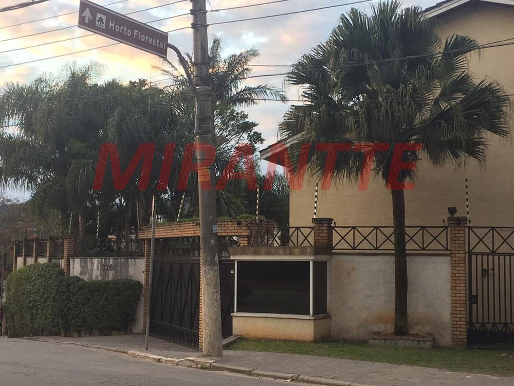 Cond. fechado de 240m² com 3 quartos em Horto Florestal