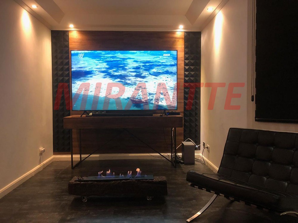 Cond. fechado de 240m² com 3 quartos em Horto Florestal