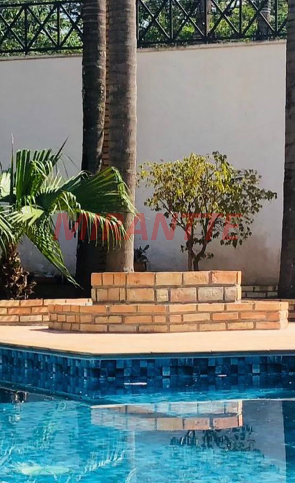 Cond. fechado de 240m² com 3 quartos em Horto Florestal