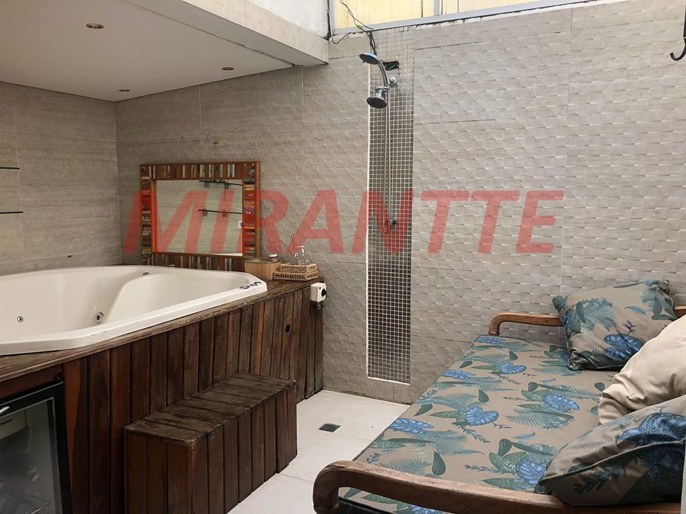 Cond. fechado de 240m² com 3 quartos em Horto Florestal