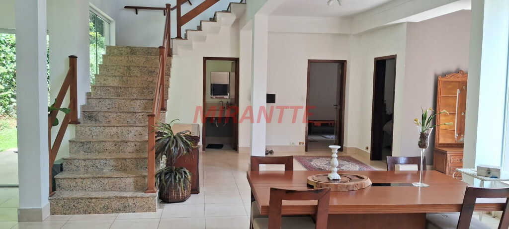 Sobrado de 390m² com 5 quartos em Serra da Cantareira
