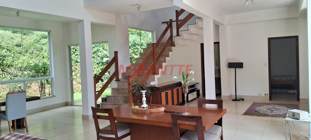 Sobrado de 390m² com 5 quartos em Serra da Cantareira
