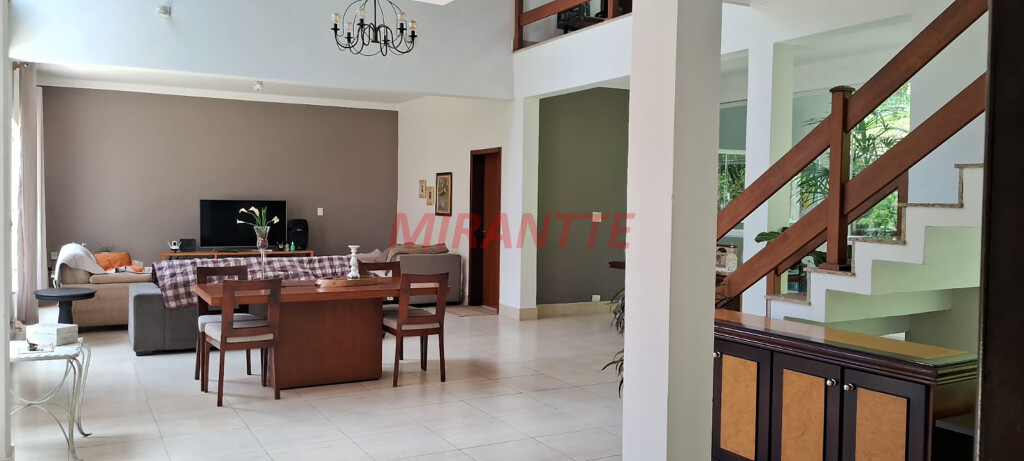 Sobrado de 390m² com 5 quartos em Serra da Cantareira