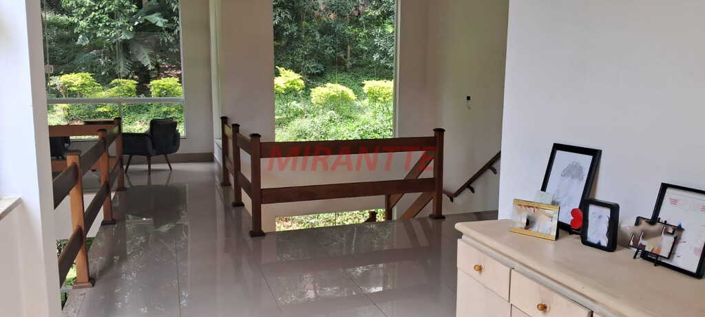 Sobrado de 390m² com 5 quartos em Serra da Cantareira