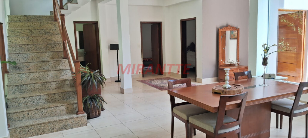 Sobrado de 390m² com 5 quartos em Serra da Cantareira