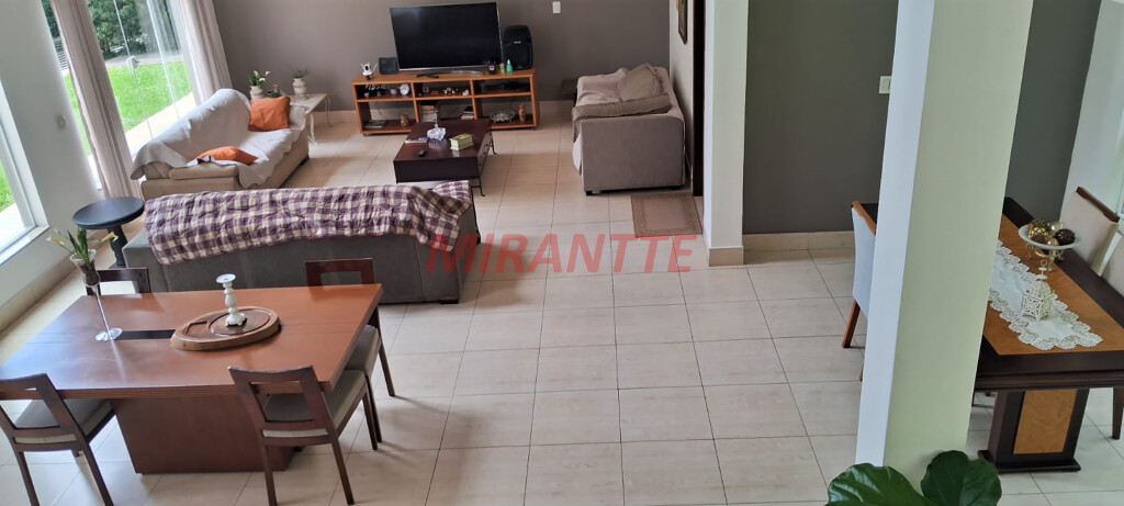 Sobrado de 390m² com 5 quartos em Serra da Cantareira