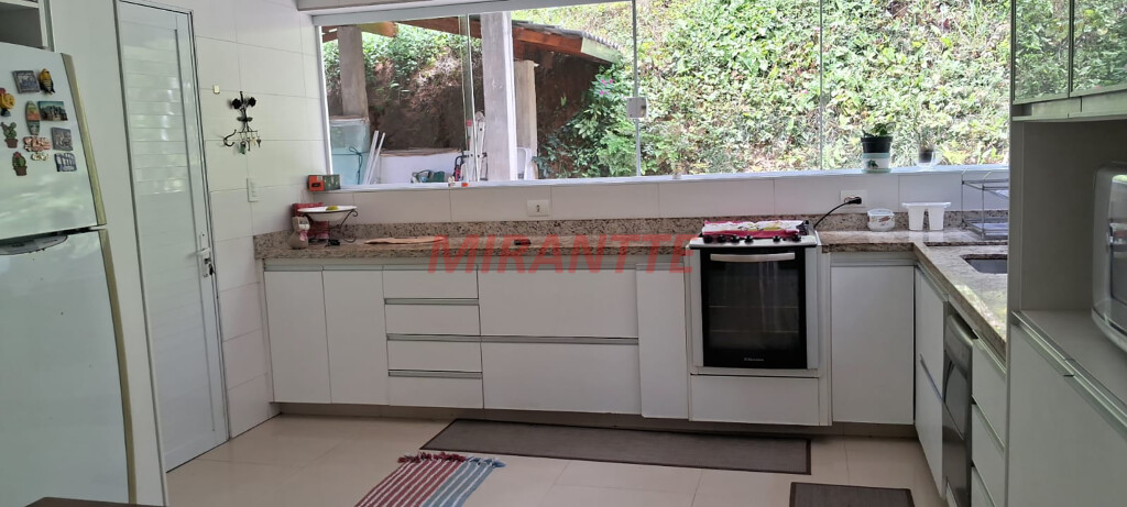 Sobrado de 390m² com 5 quartos em Serra da Cantareira