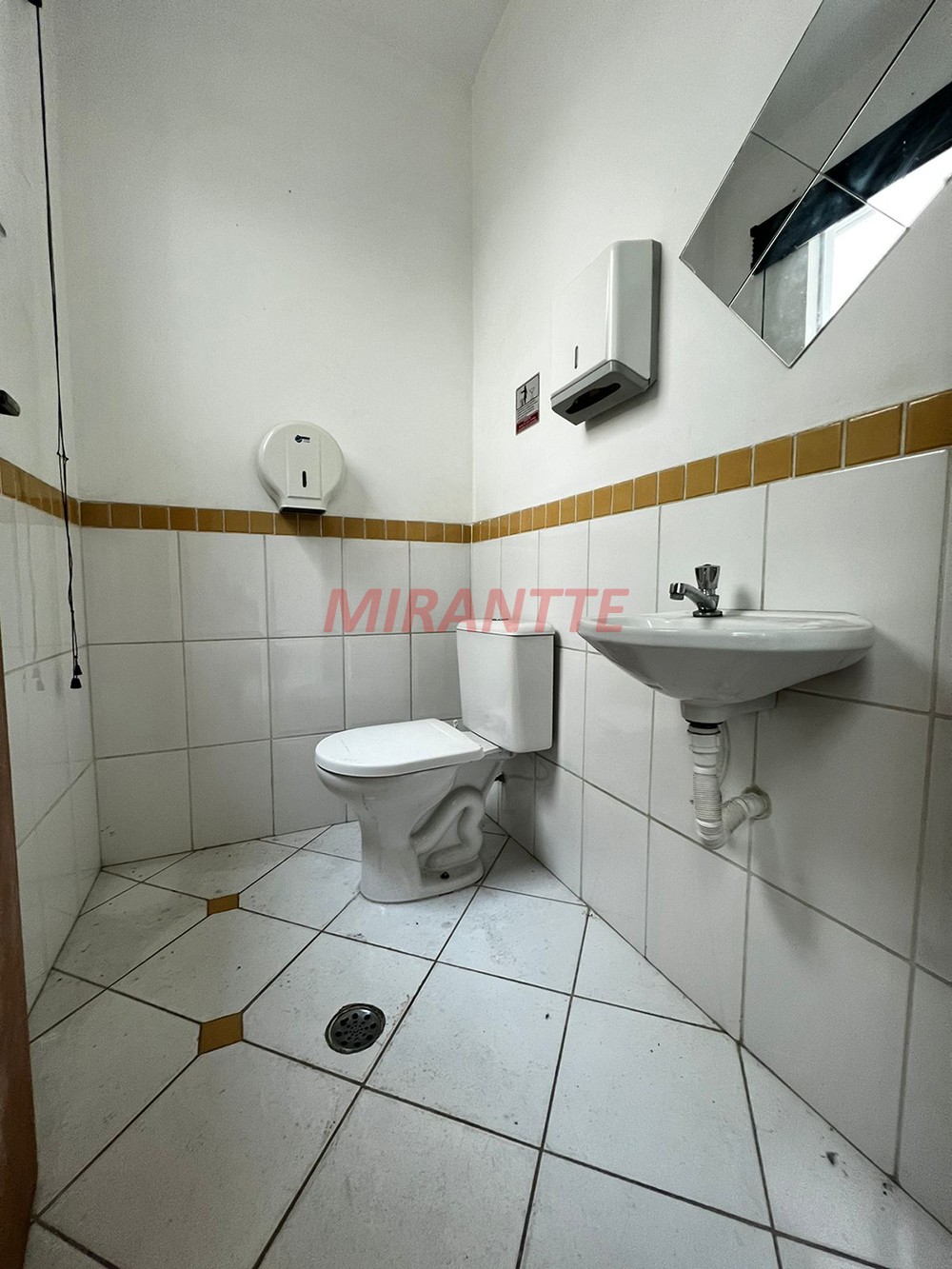 Comercial de 826m² em Santana