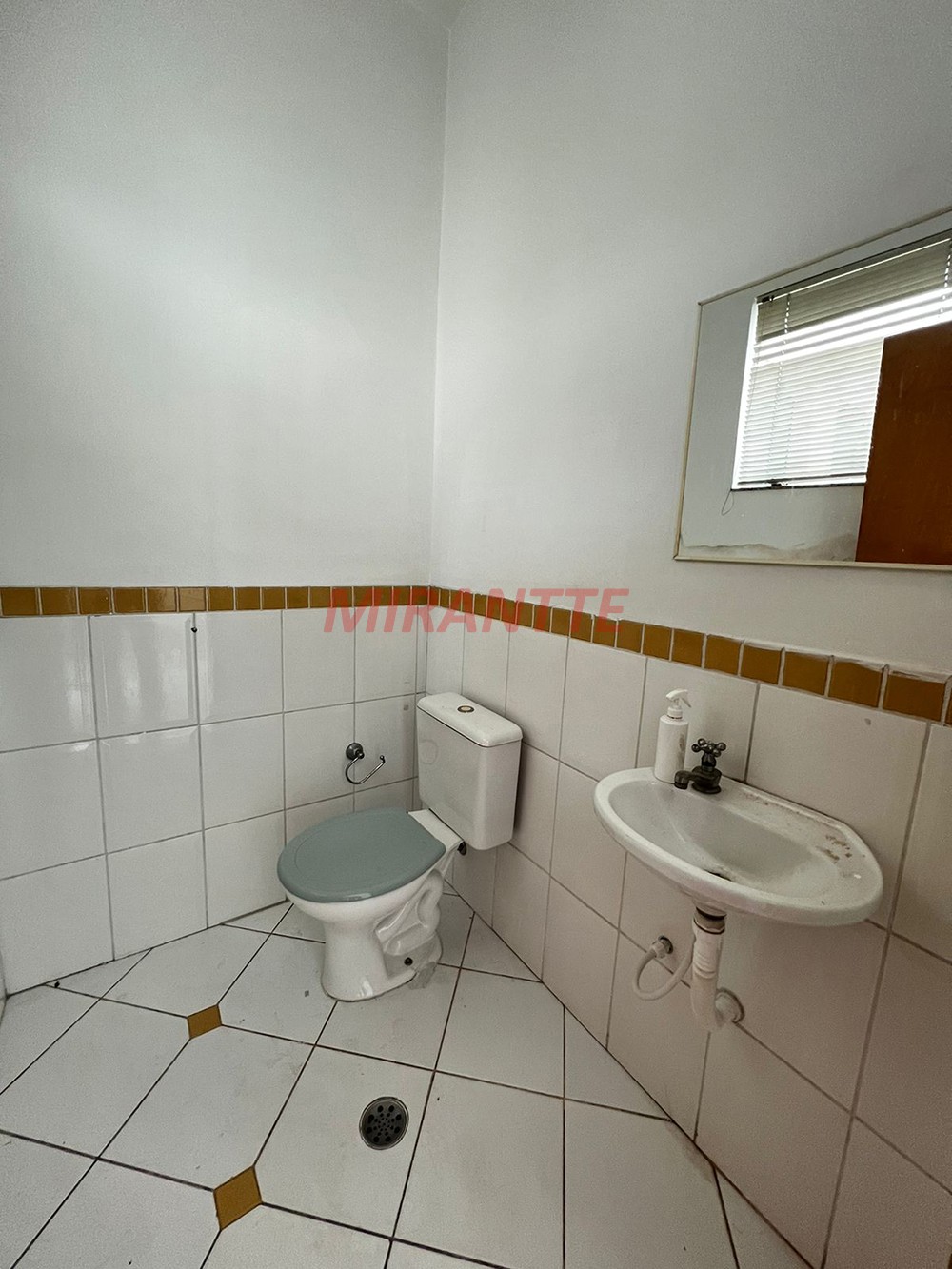 Comercial de 826m² em Santana