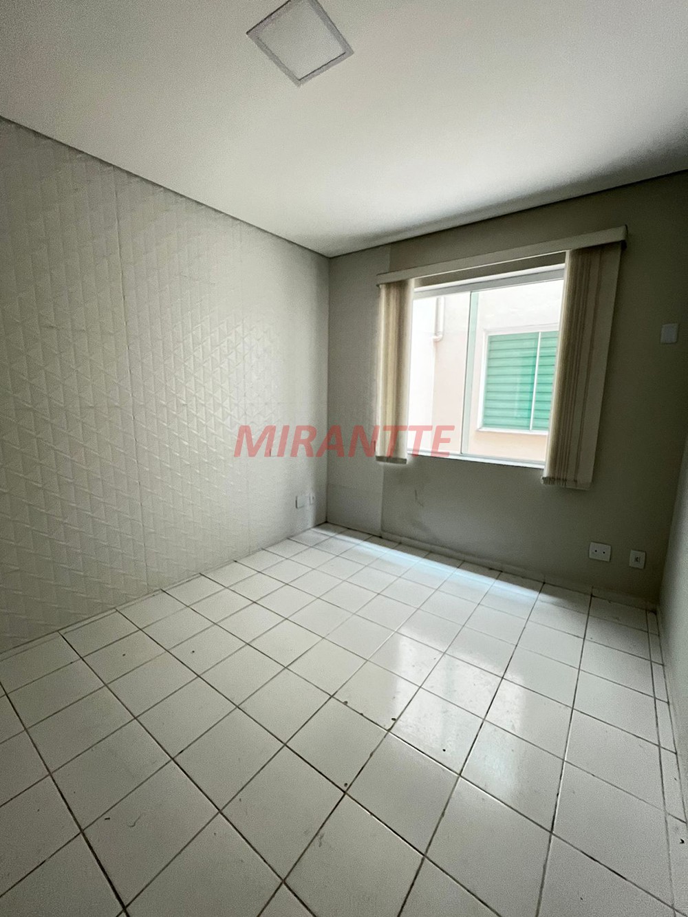 Comercial de 826m² em Santana