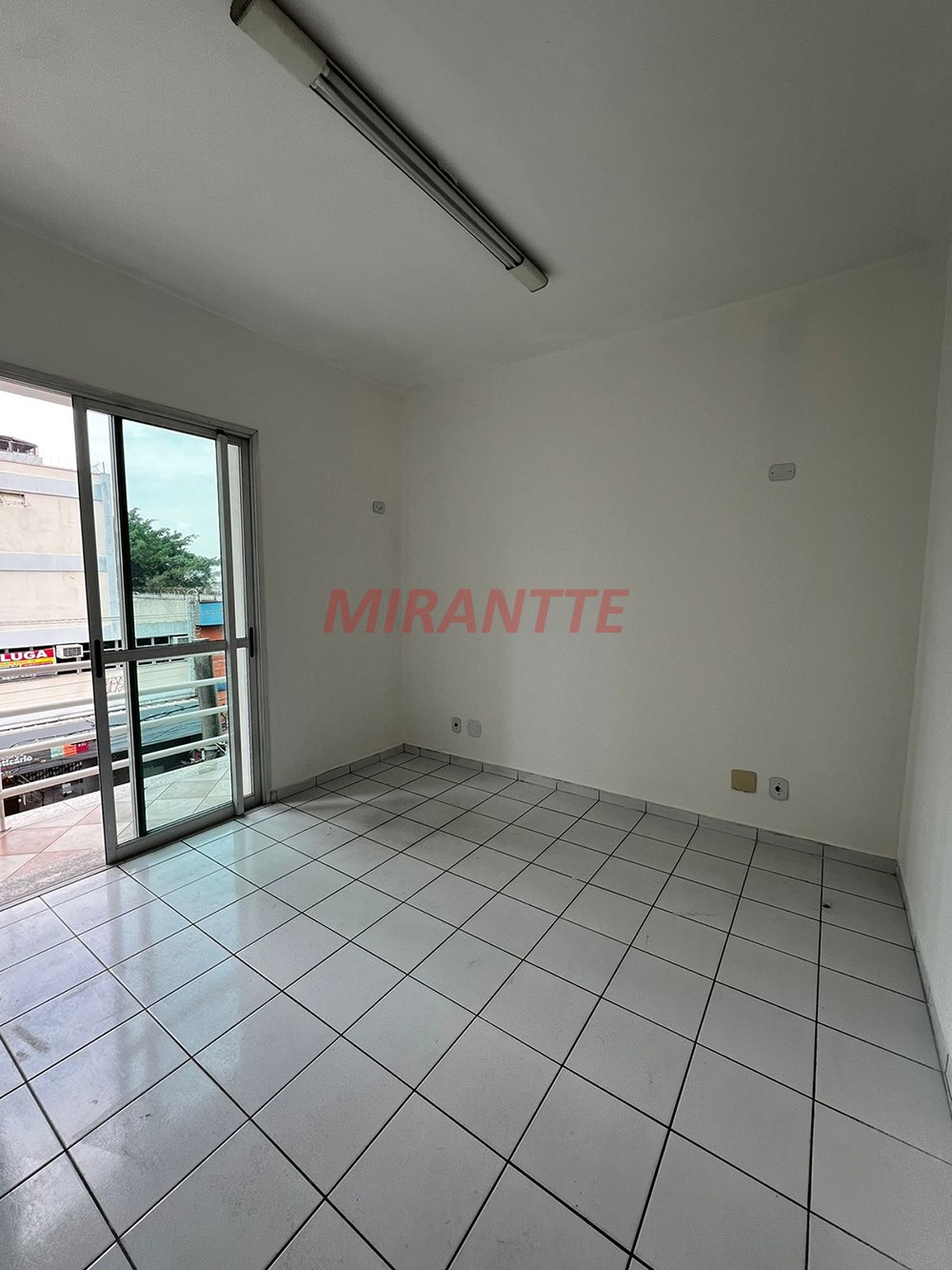 Comercial de 826m² em Santana
