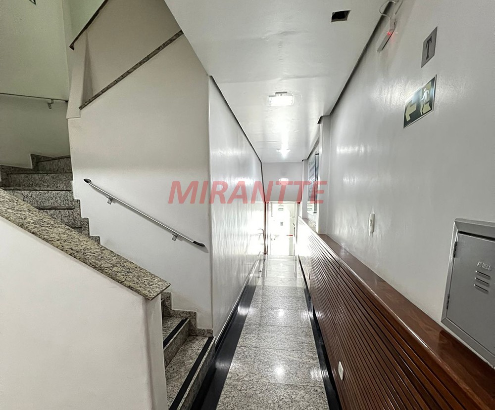 Comercial de 826m² em Santana