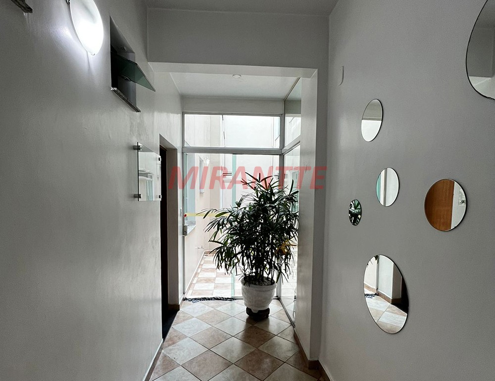 Comercial de 826m² em Santana