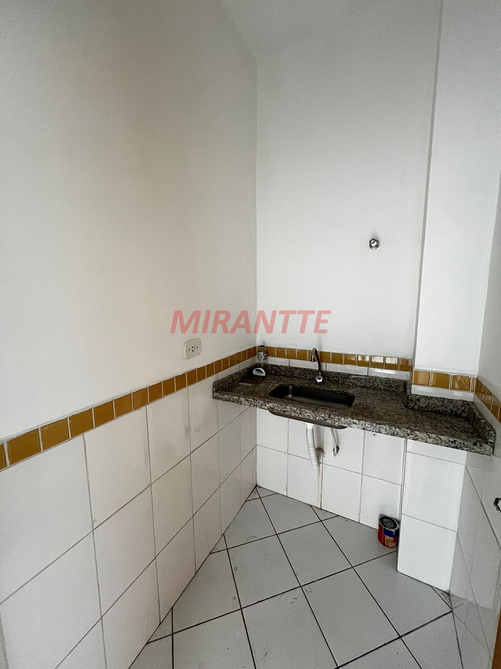 Comercial de 826m² em Santana
