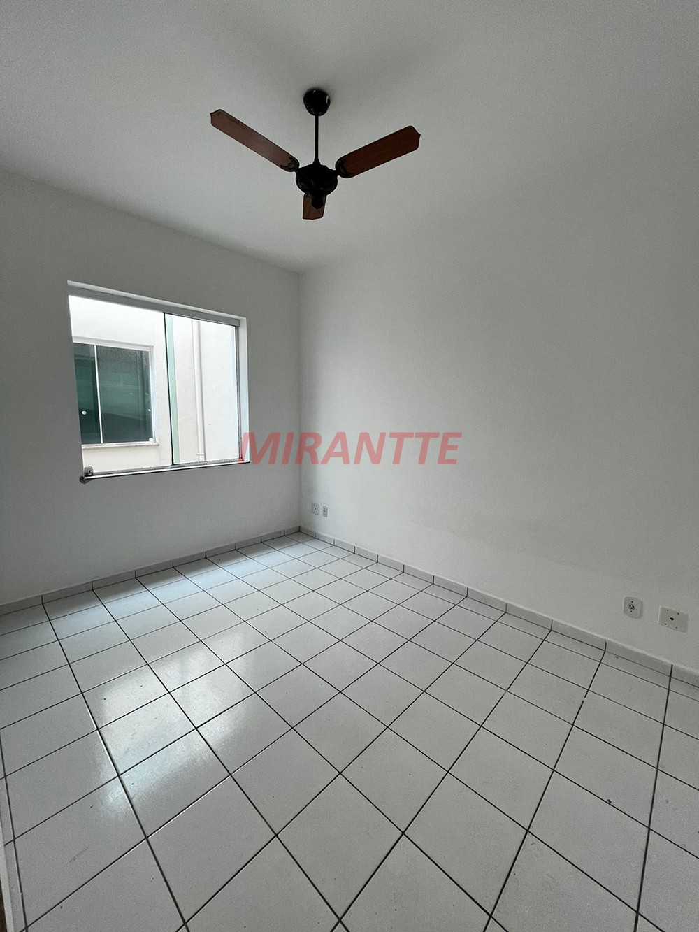 Comercial de 826m² em Santana