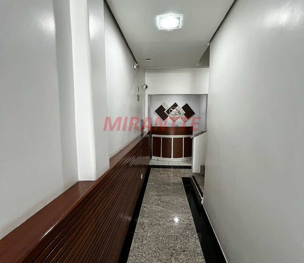 Comercial de 826m² em Santana