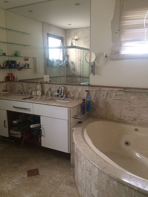 Apartamento de 205m² com 4 quartos em Santana