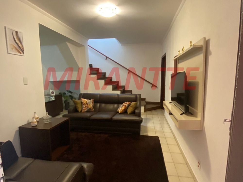 Sobrado de 217m² com 4 quartos em Santa Teresinha