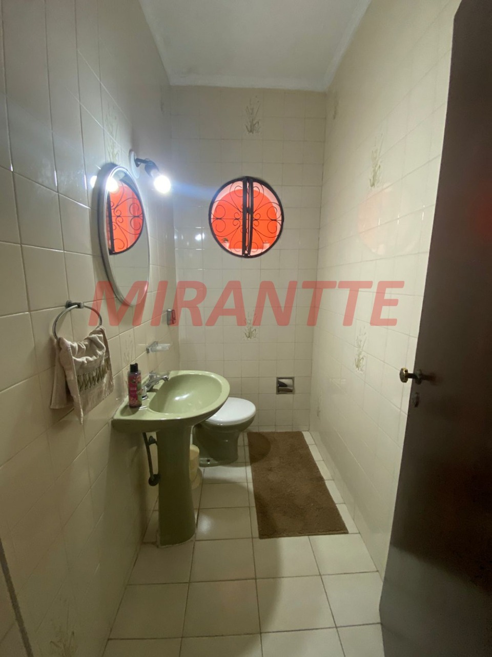 Sobrado de 217m² com 4 quartos em Santa Teresinha