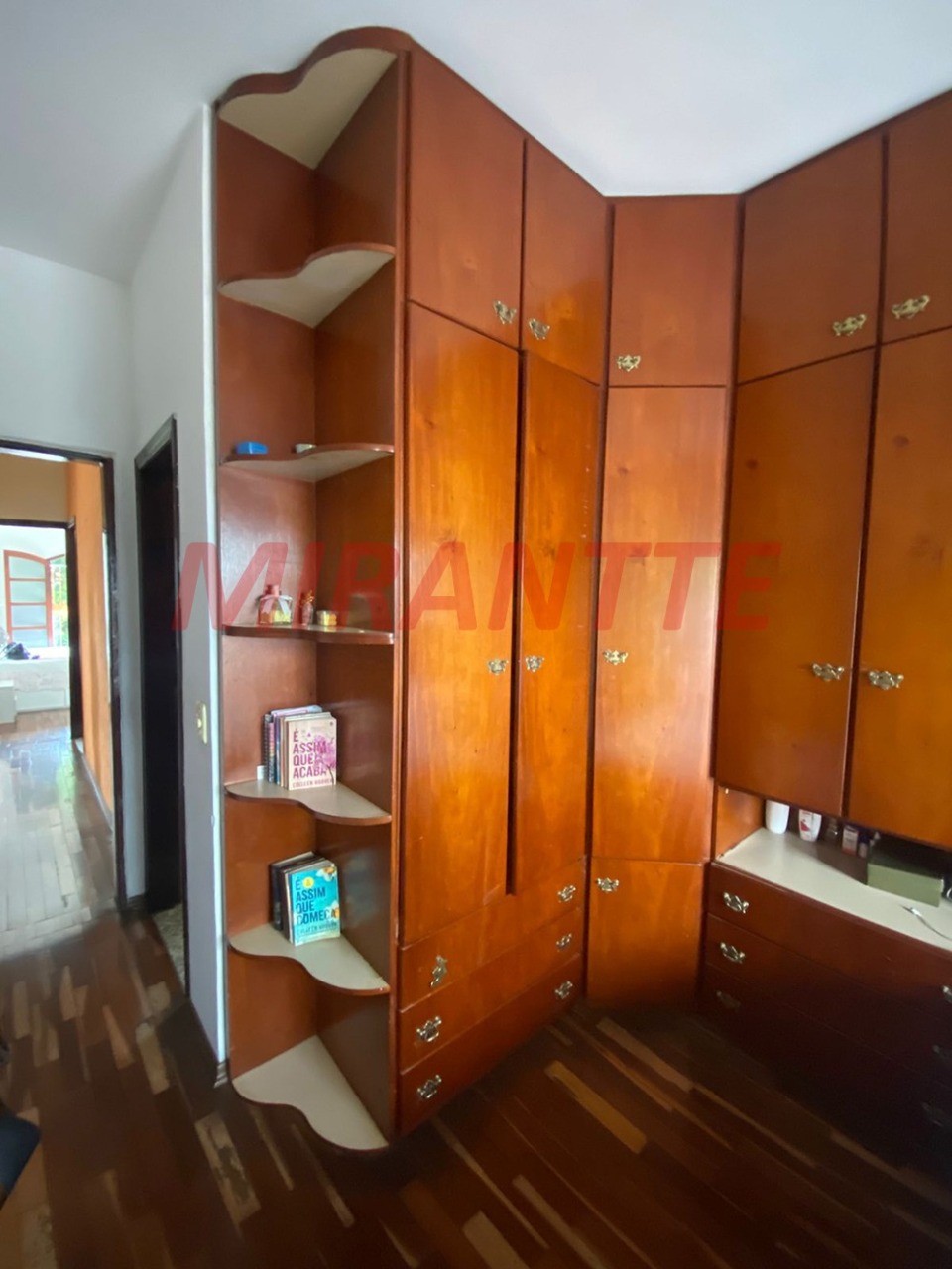 Sobrado de 217m² com 4 quartos em Santa Teresinha