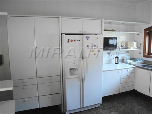 Cond. fechado de 1200m² com 4 quartos em ENSEADA