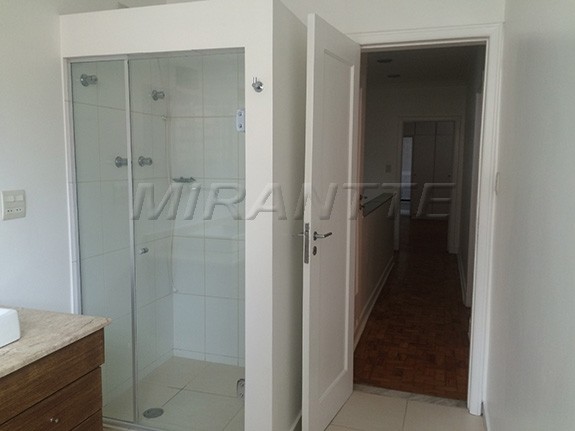 Sobrado de 300m² com 3 quartos em Santana