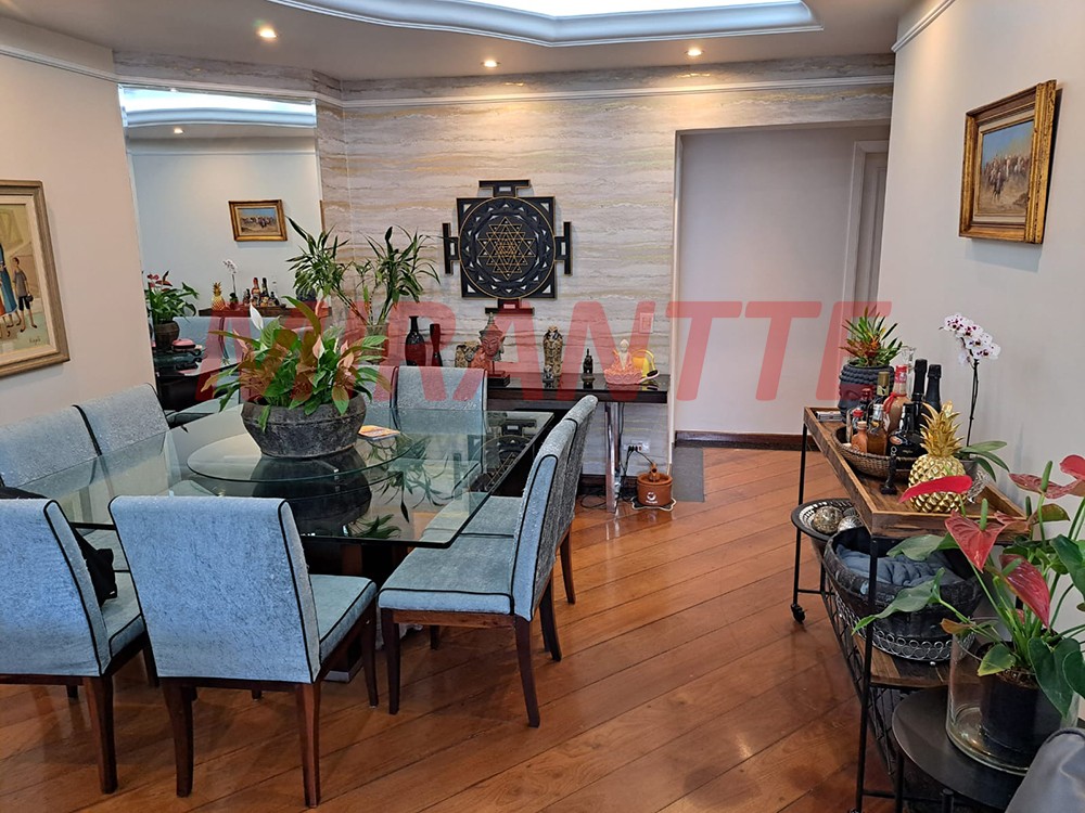 Apartamento de 168m² com 3 quartos em Água Fria