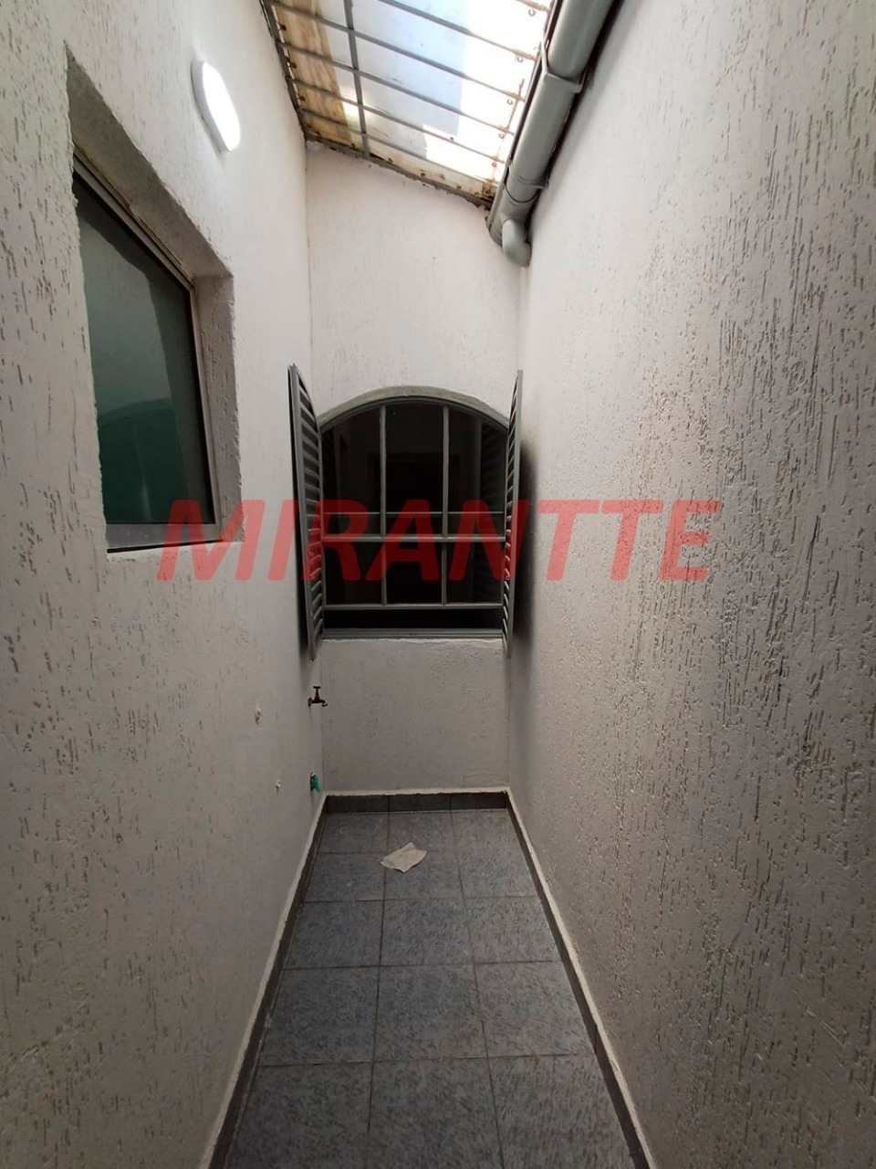 Casa terrea de 190m² com 4 quartos em Água Fria