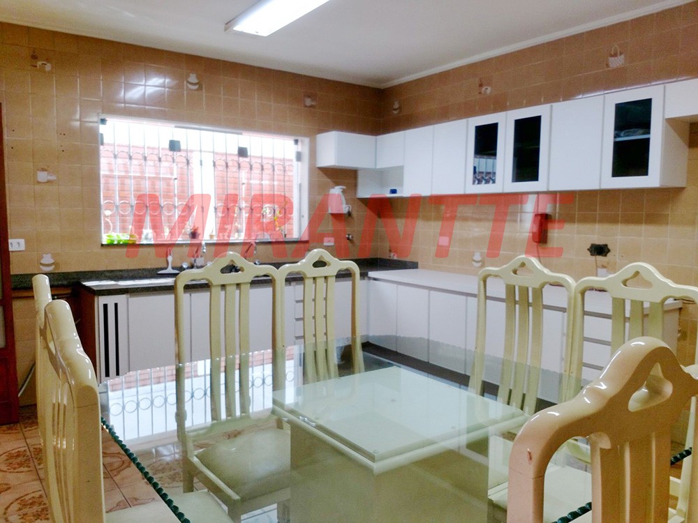Sobrado de 350m² com 4 quartos em Santana