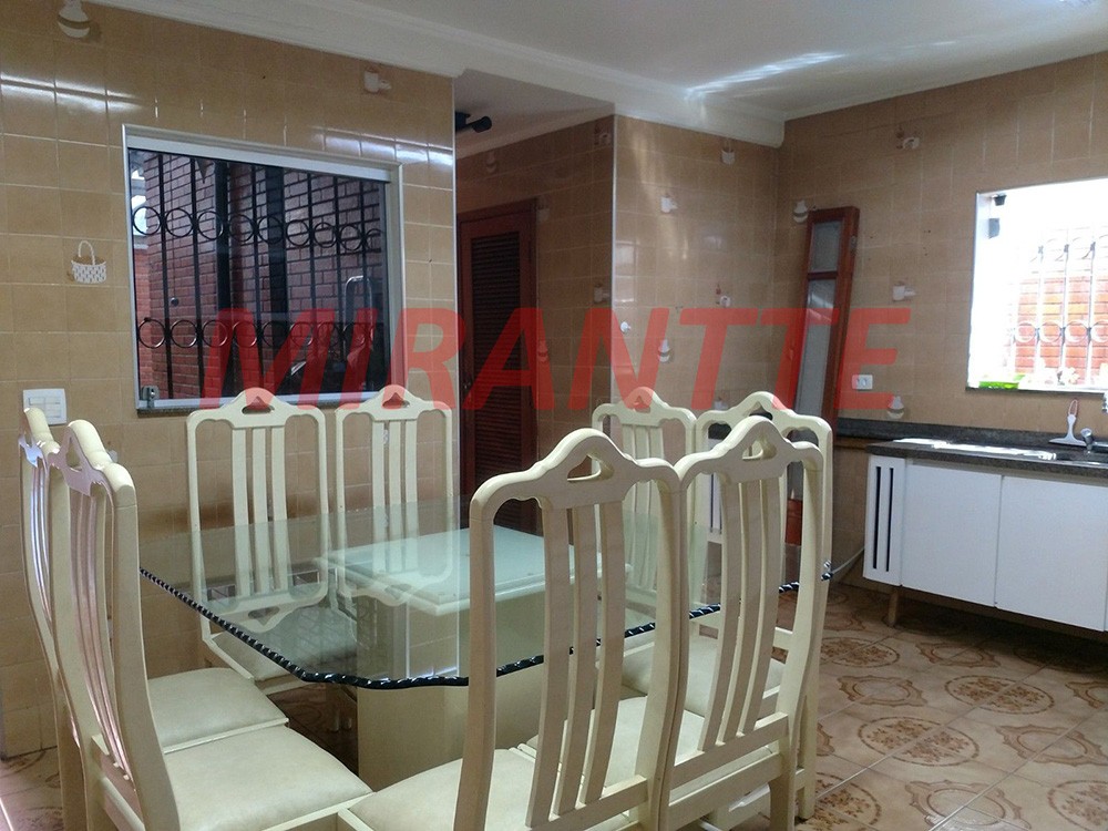 Sobrado de 350m² com 4 quartos em Santana