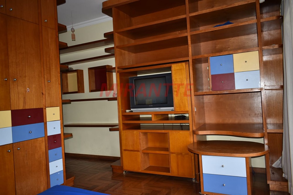 Sobrado de 450m² com 4 quartos em Serra Da Cantareira