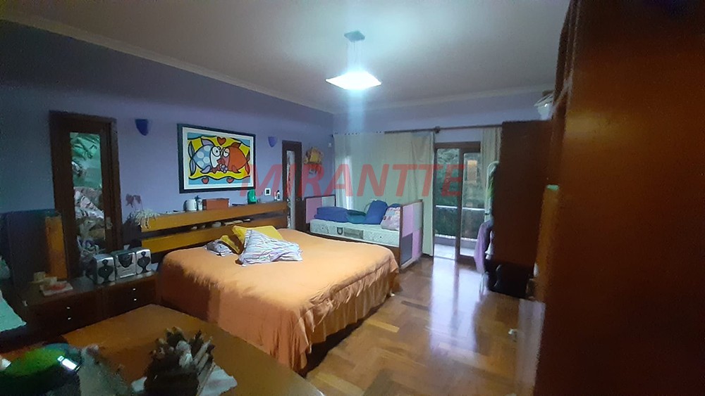 Sobrado de 450m² com 4 quartos em Serra Da Cantareira