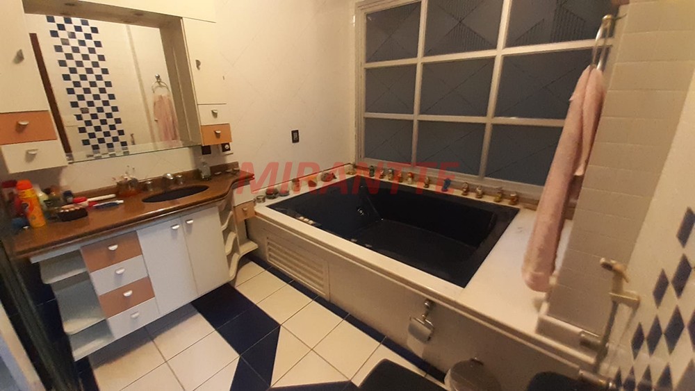 Sobrado de 450m² com 4 quartos em Serra Da Cantareira