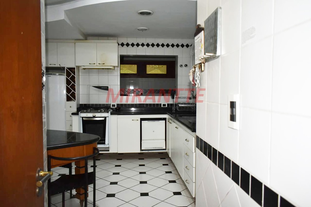 Sobrado de 450m² com 4 quartos em Serra Da Cantareira