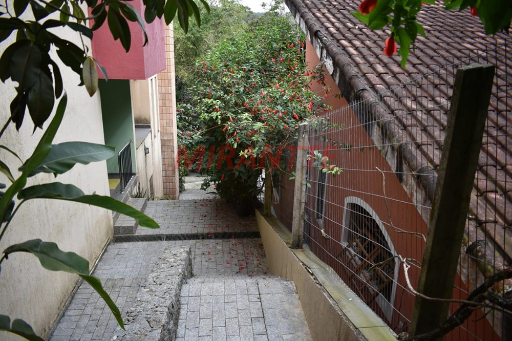 Sobrado de 450m² com 4 quartos em Serra Da Cantareira