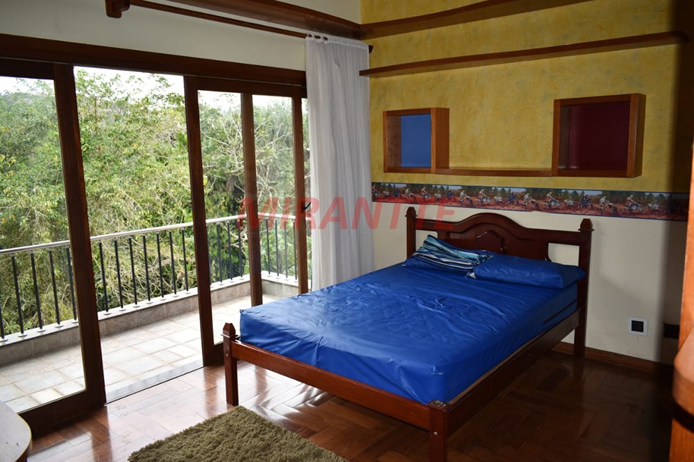 Sobrado de 450m² com 4 quartos em Serra Da Cantareira
