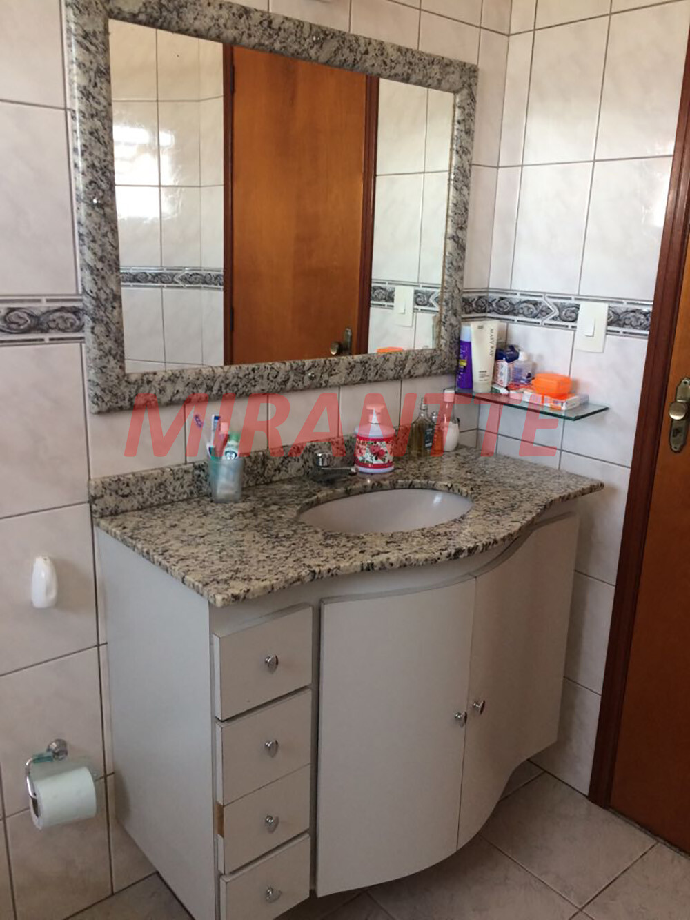 Sobrado de 270m² com 4 quartos em Vila Nivi