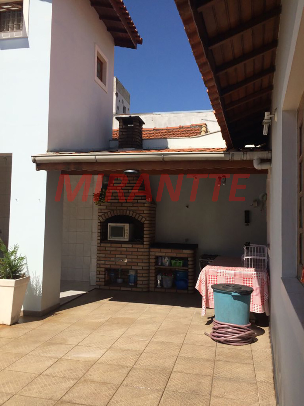 Sobrado de 270m² com 4 quartos em Vila Nivi
