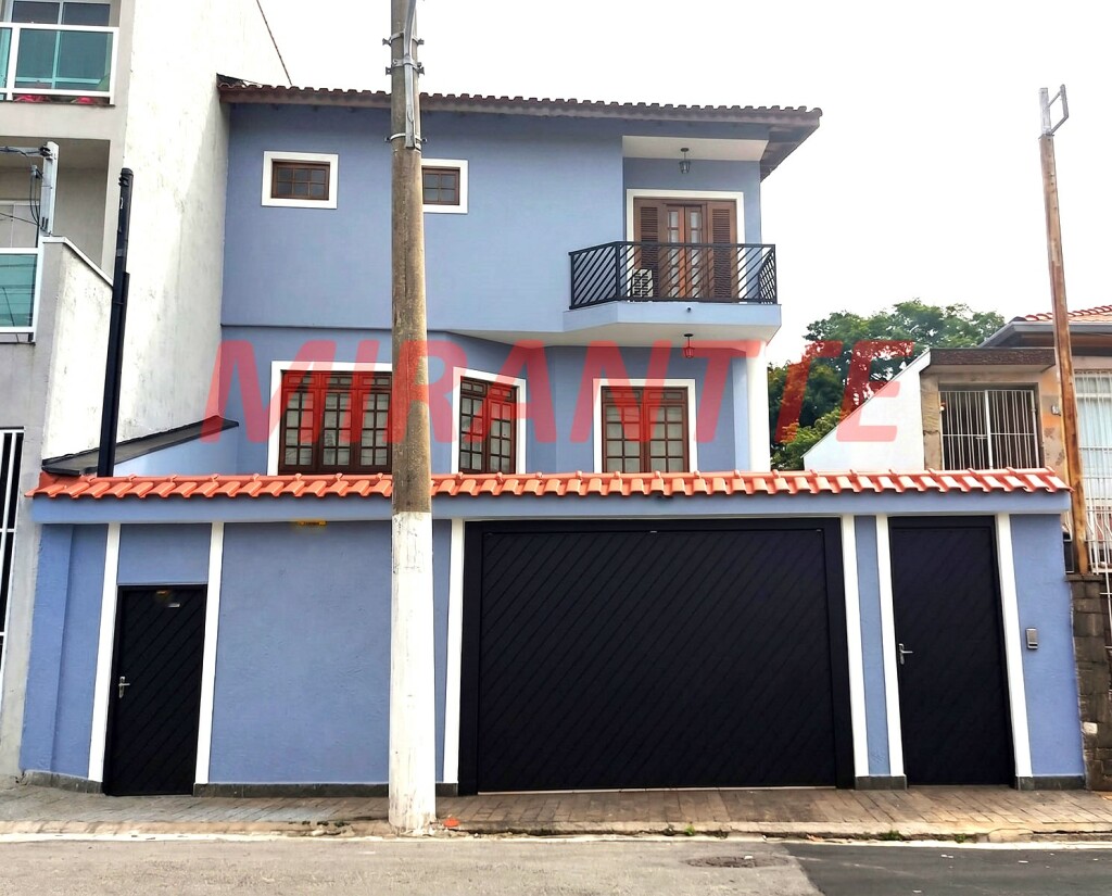 Sobrado de 270m² com 4 quartos em Vila Nivi