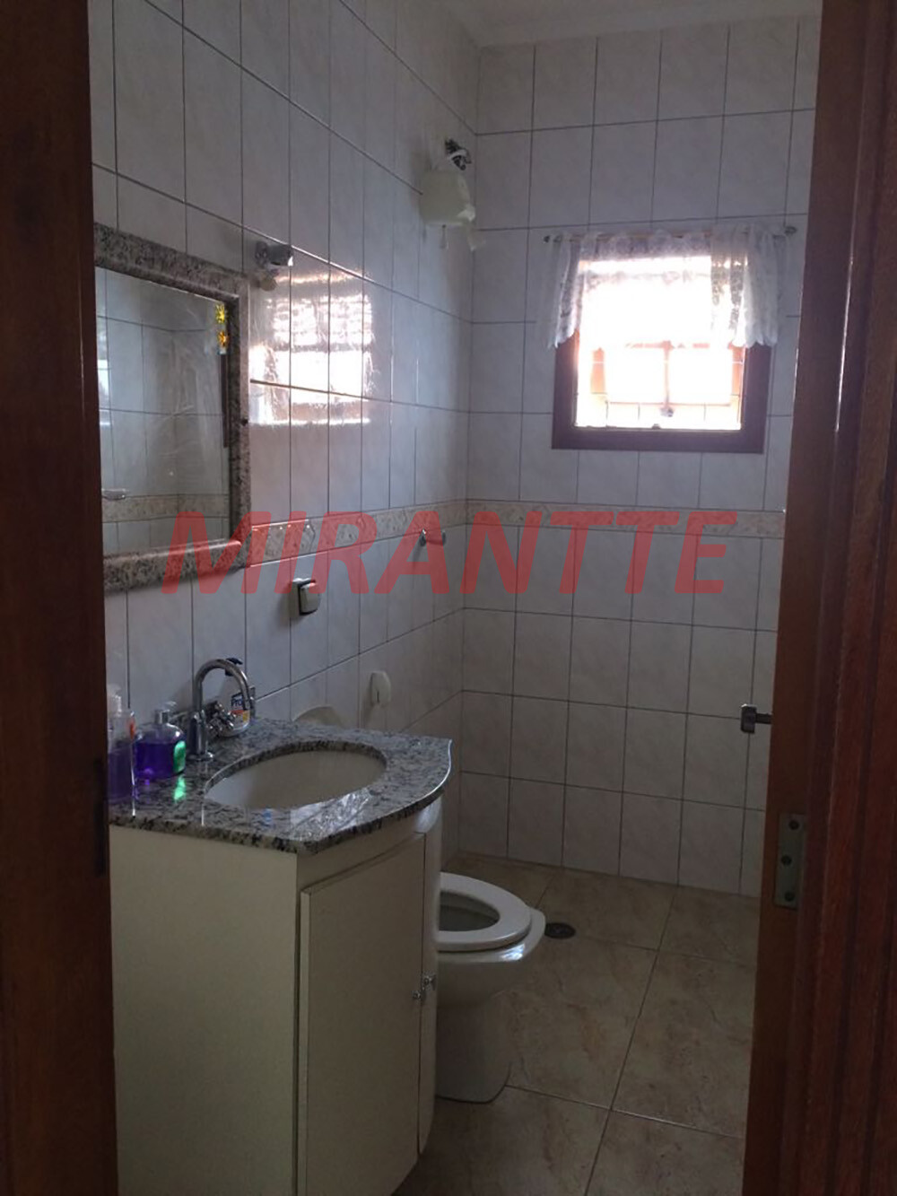 Sobrado de 270m² com 4 quartos em Vila Nivi