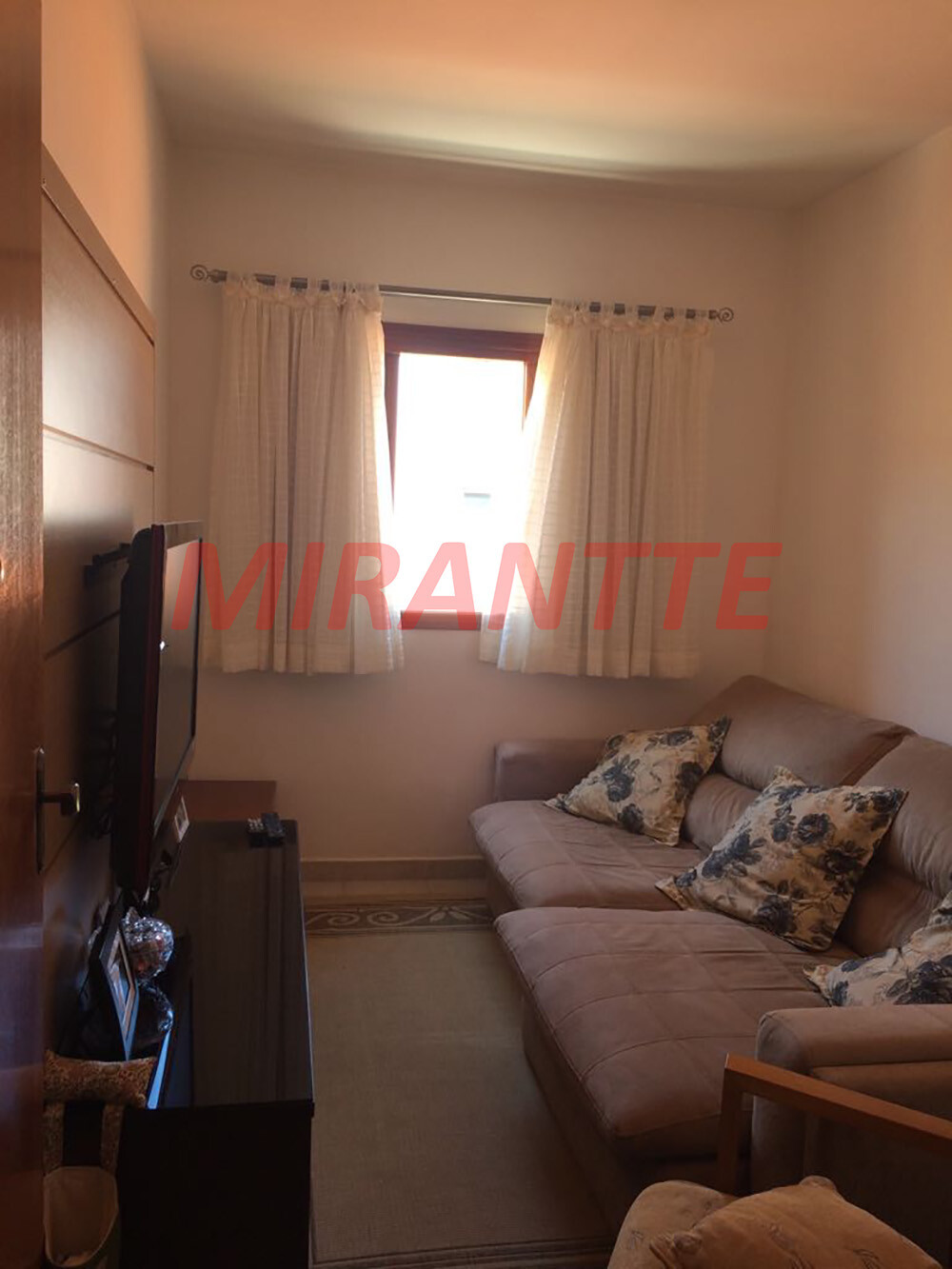 Sobrado de 270m² com 4 quartos em Vila Nivi
